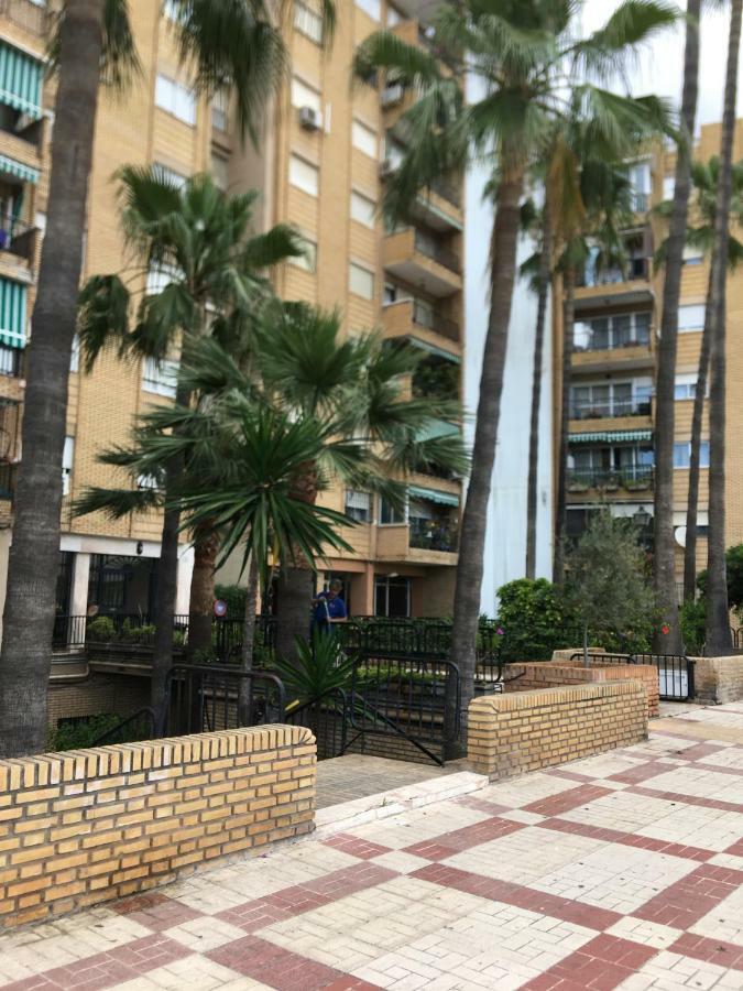 Stunning Spacious City Apartment With Free Parking Málaga Eksteriør billede