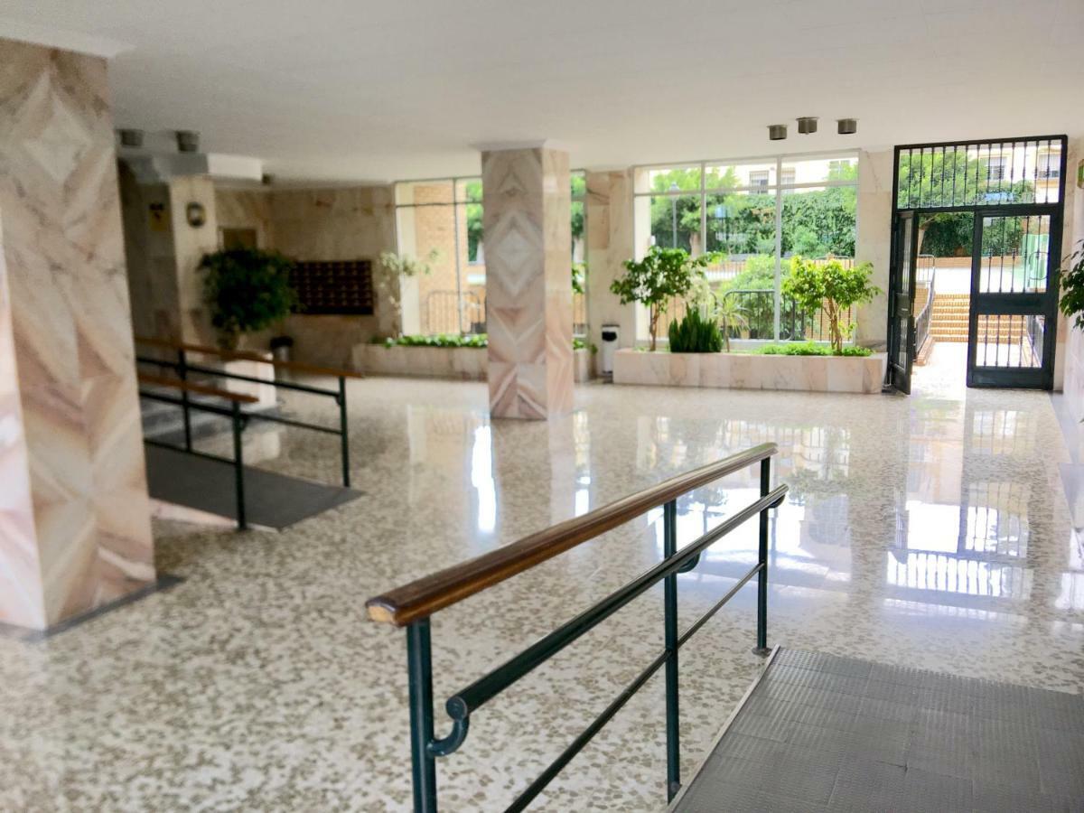 Stunning Spacious City Apartment With Free Parking Málaga Eksteriør billede