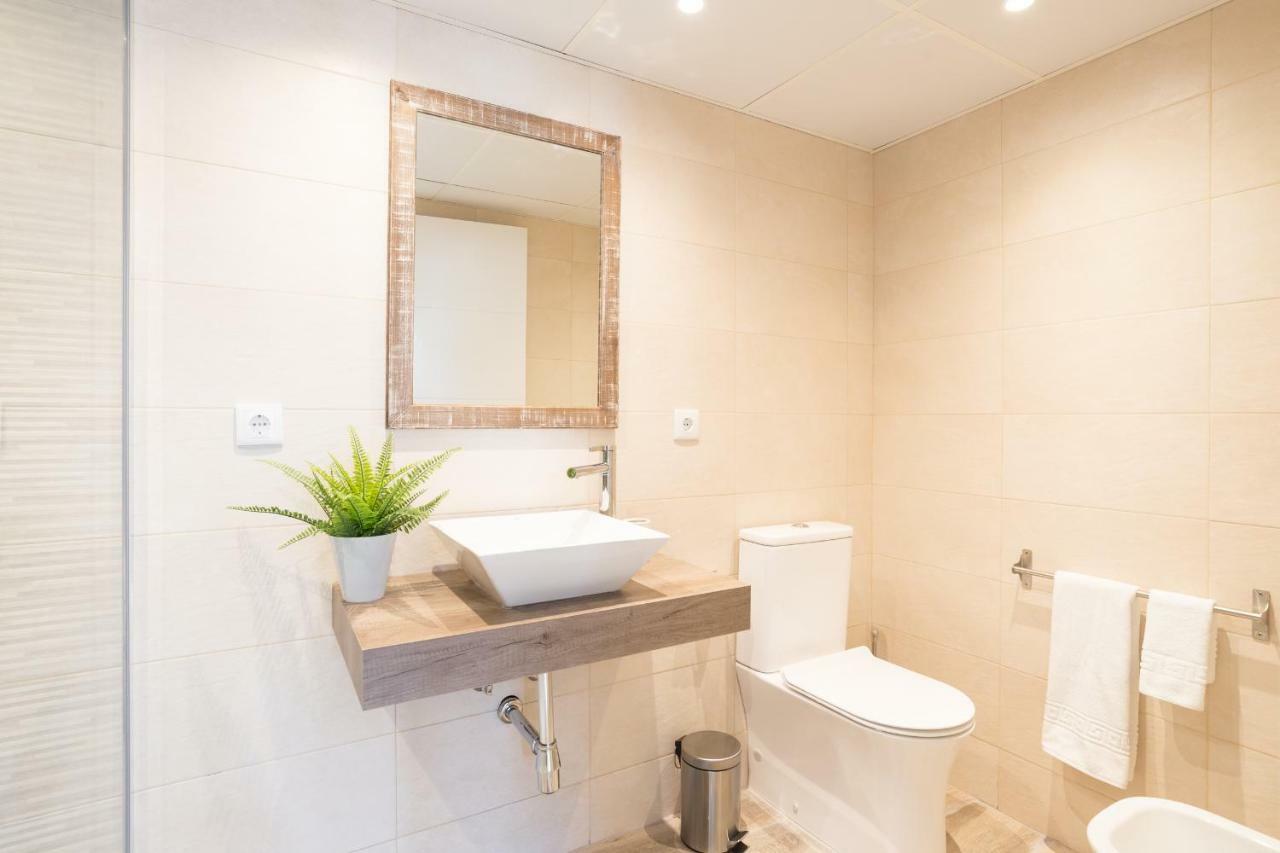 Stunning Spacious City Apartment With Free Parking Málaga Eksteriør billede