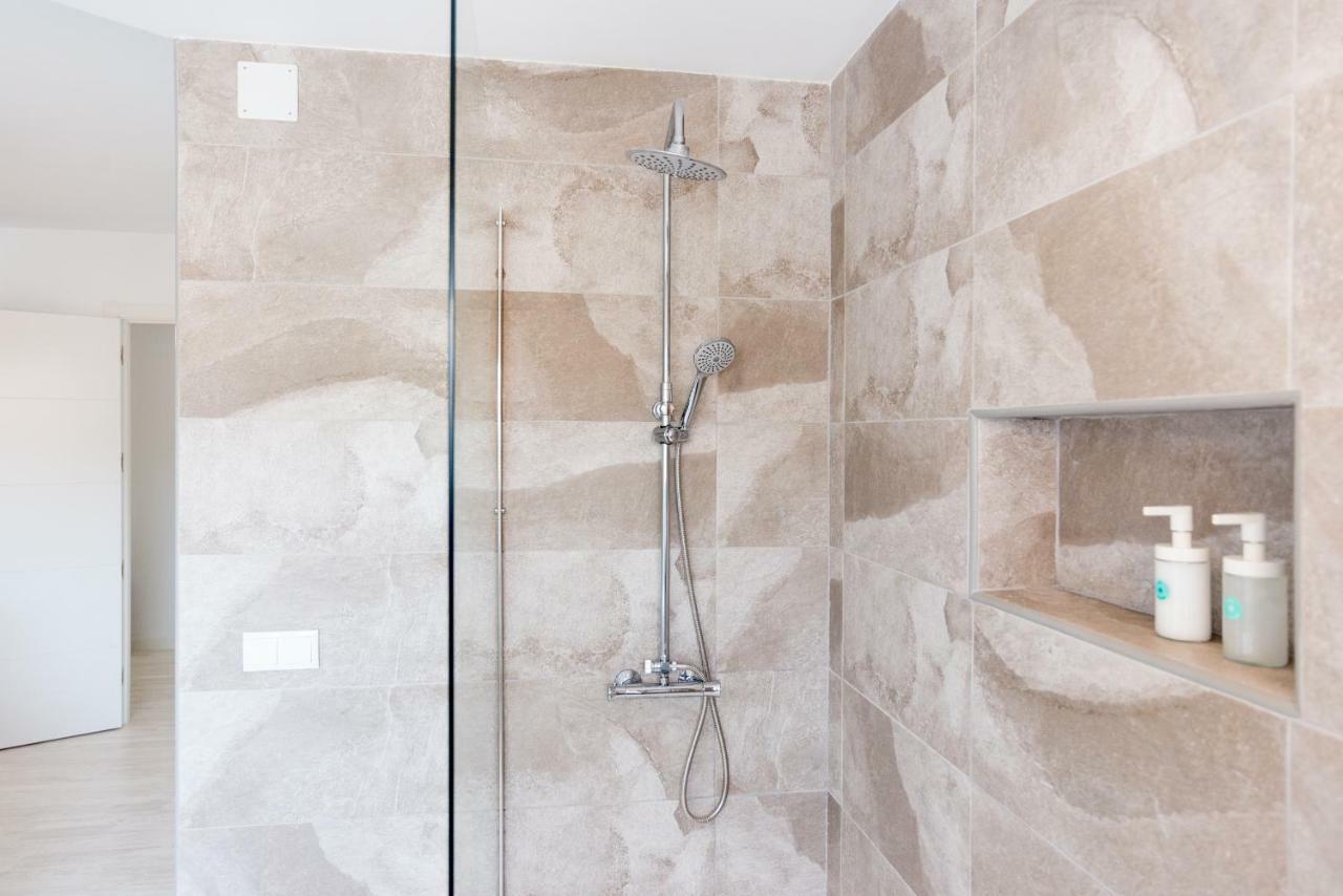 Stunning Spacious City Apartment With Free Parking Málaga Eksteriør billede