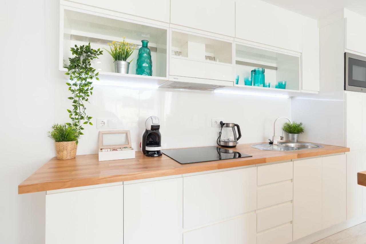 Stunning Spacious City Apartment With Free Parking Málaga Eksteriør billede