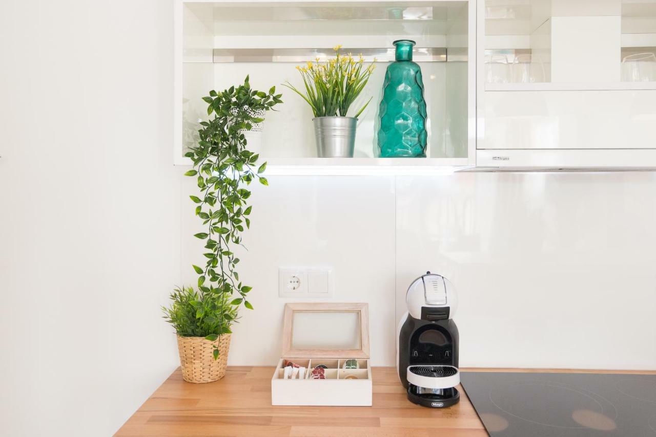 Stunning Spacious City Apartment With Free Parking Málaga Eksteriør billede