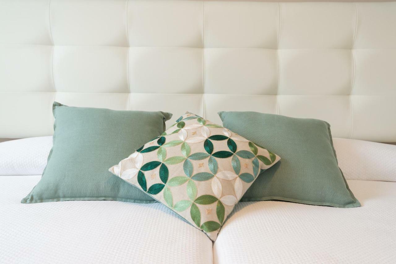 Stunning Spacious City Apartment With Free Parking Málaga Eksteriør billede