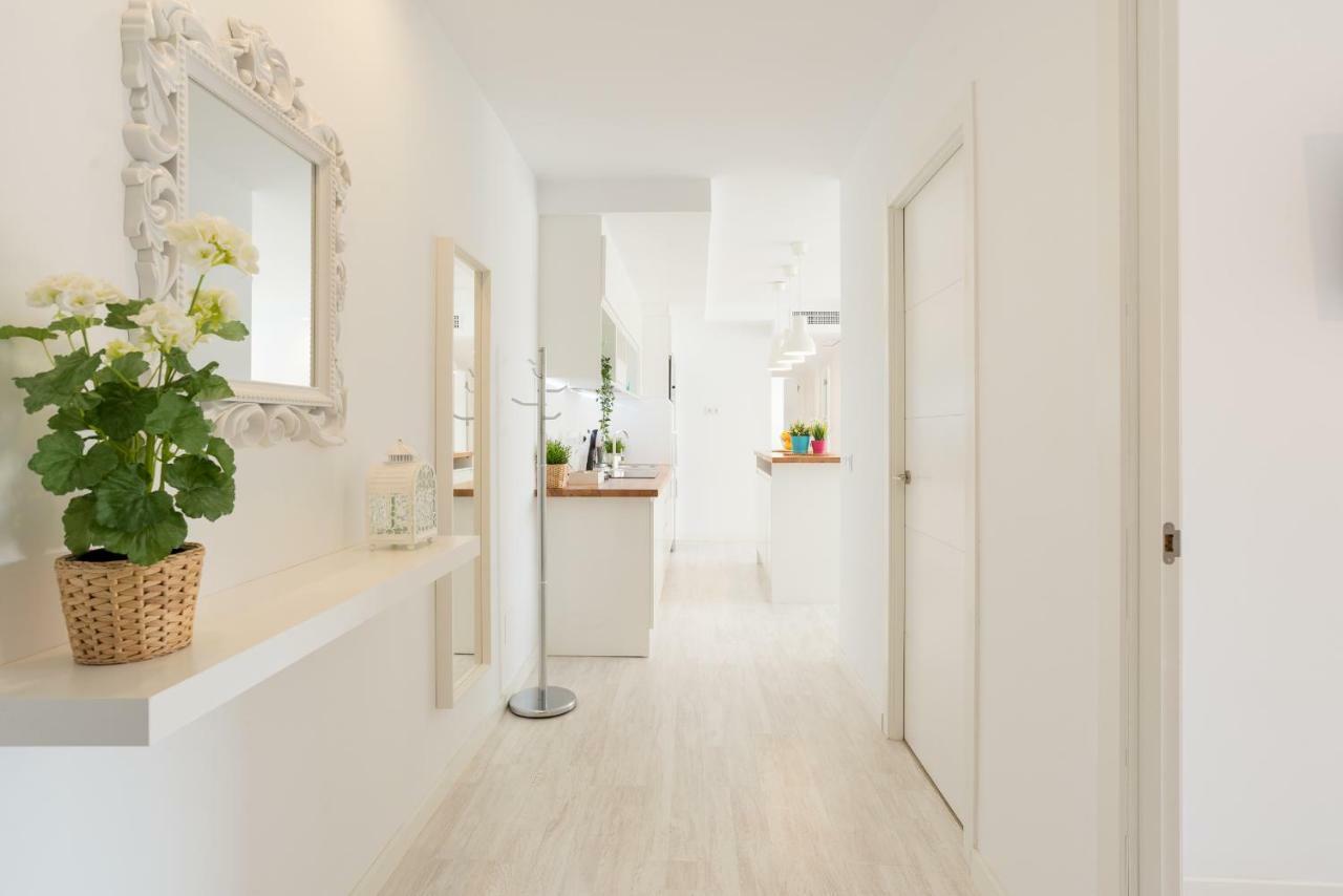 Stunning Spacious City Apartment With Free Parking Málaga Eksteriør billede