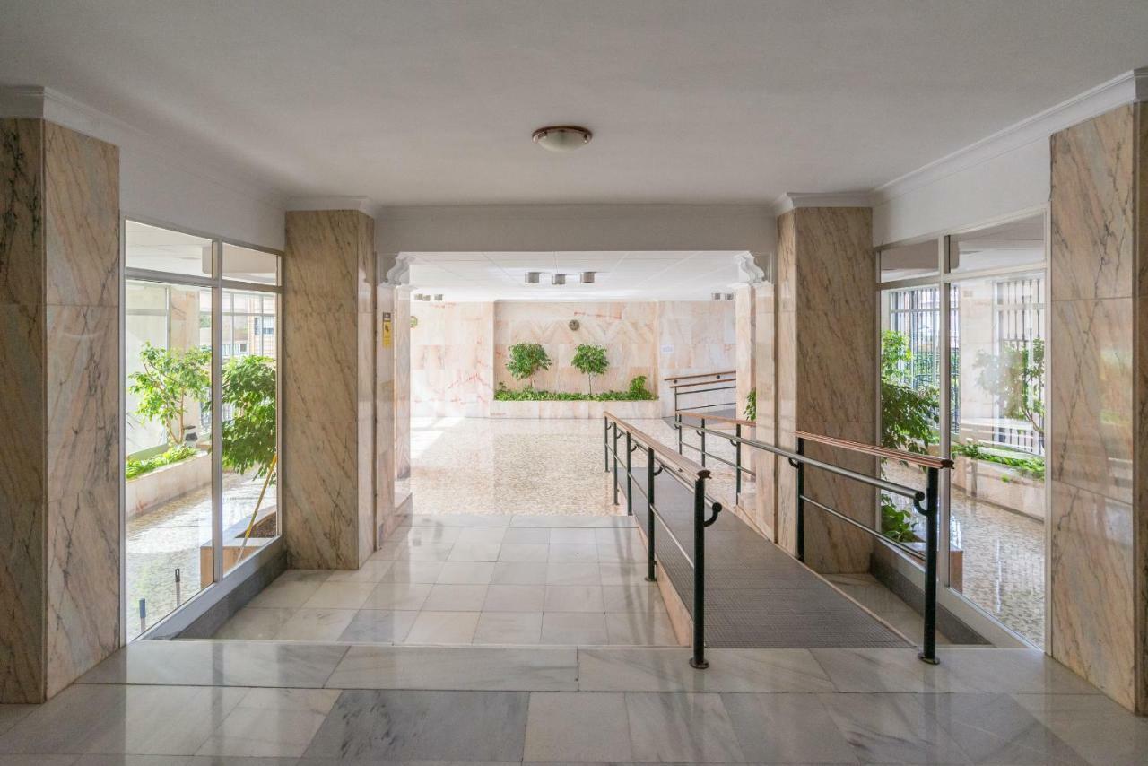 Stunning Spacious City Apartment With Free Parking Málaga Eksteriør billede