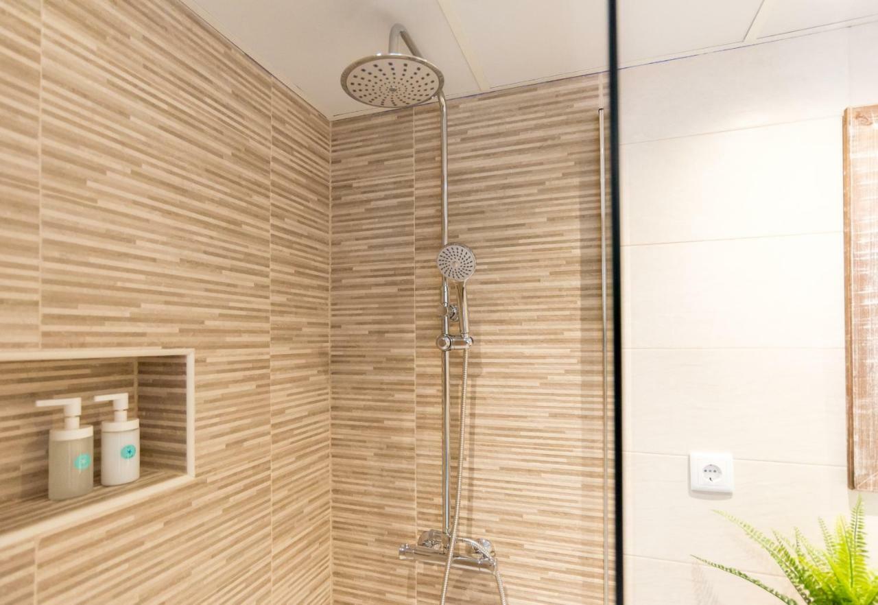 Stunning Spacious City Apartment With Free Parking Málaga Eksteriør billede