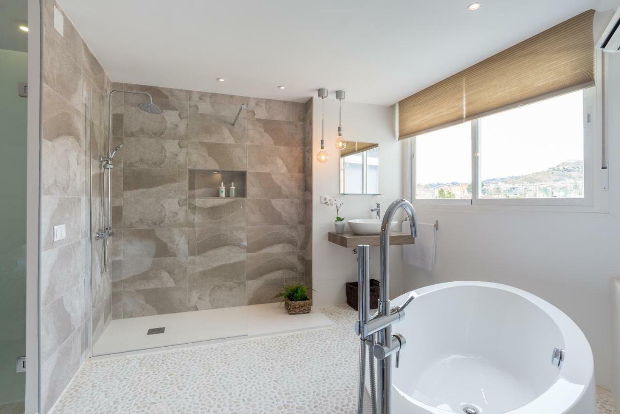 Stunning Spacious City Apartment With Free Parking Málaga Eksteriør billede